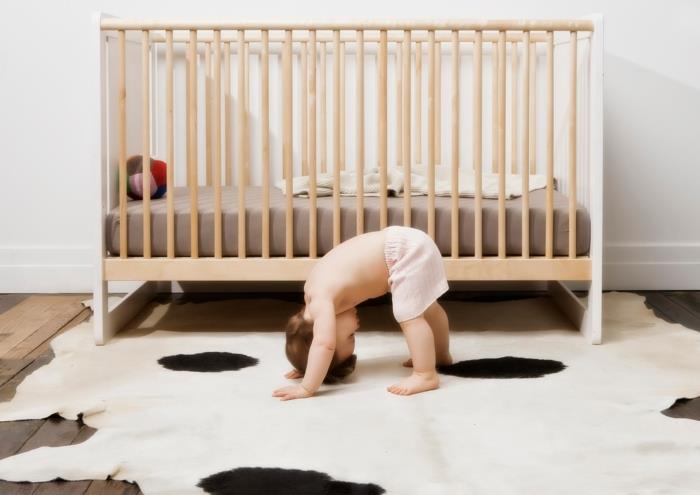lastenhuoneen suunnittelu vauvan huone viileä turkki matto pinnasänky vauva