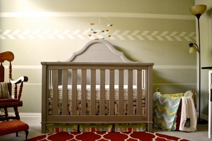 vauvan huoneen sisustusideoita vauvan sänky punainen matto kaunis seinäsuunnittelu