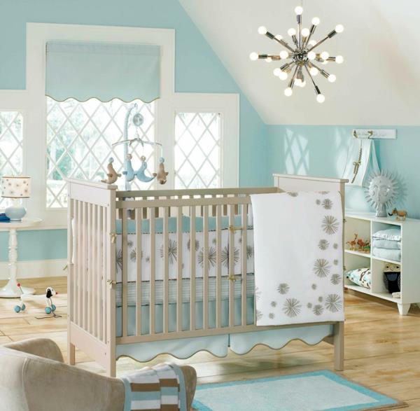 vauvan huone perustaa vauvan sänky sininen aksentti puulattia