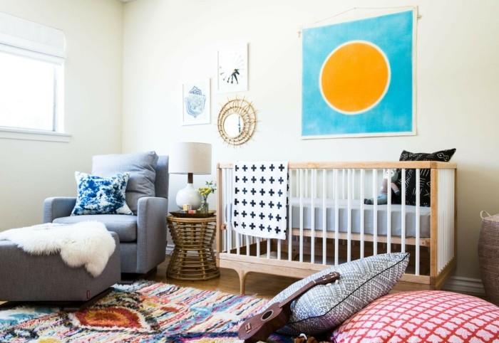 vauvan huoneen värit vaaleat seinät värillinen matto vanhempi