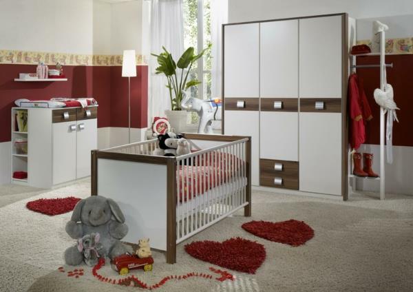 vauvan huone suunnittelu pinnasänky punainen matot sydän
