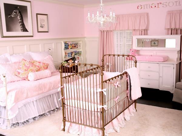 vauvan huoneen suunnittelu vaaleanpunainen seinän väri pinnasänky matto