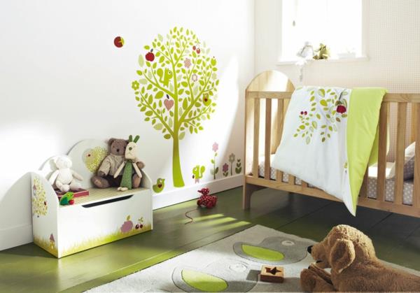 vauvan huoneen suunnittelu seinätarrat lelut vihreät elementit