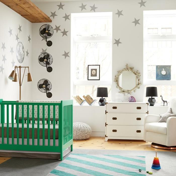 lastenhuoneen suunnittelu vauvan huone vihreä pinnasänky matto raidat viileä seinän suunnittelu