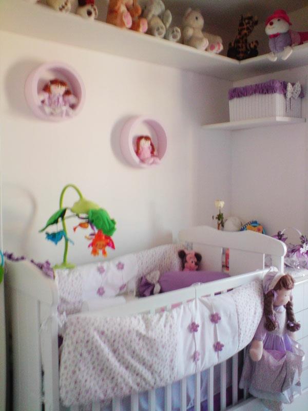 Täysin suunniteltu vauvan huone liila
