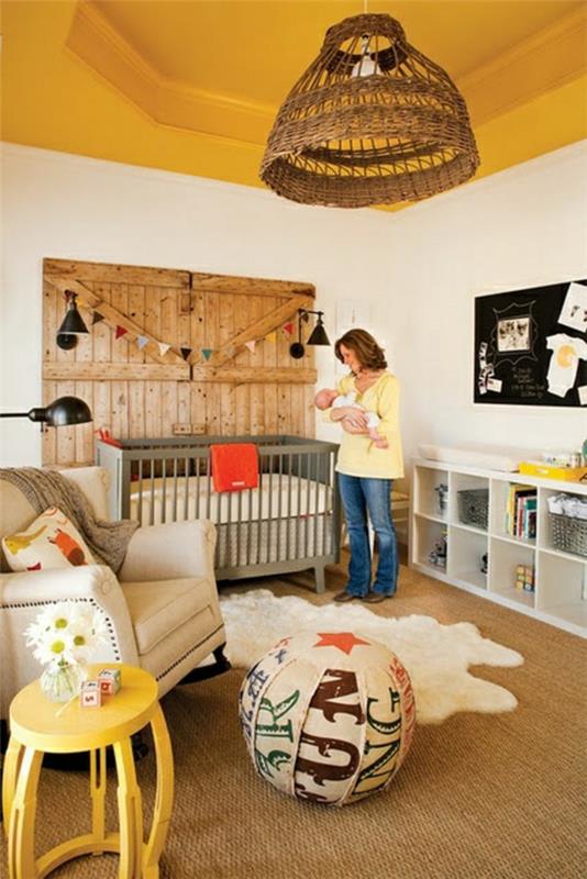 vauvan huone matto turkis matto keltainen yöpöytä kaunis kattokruunu
