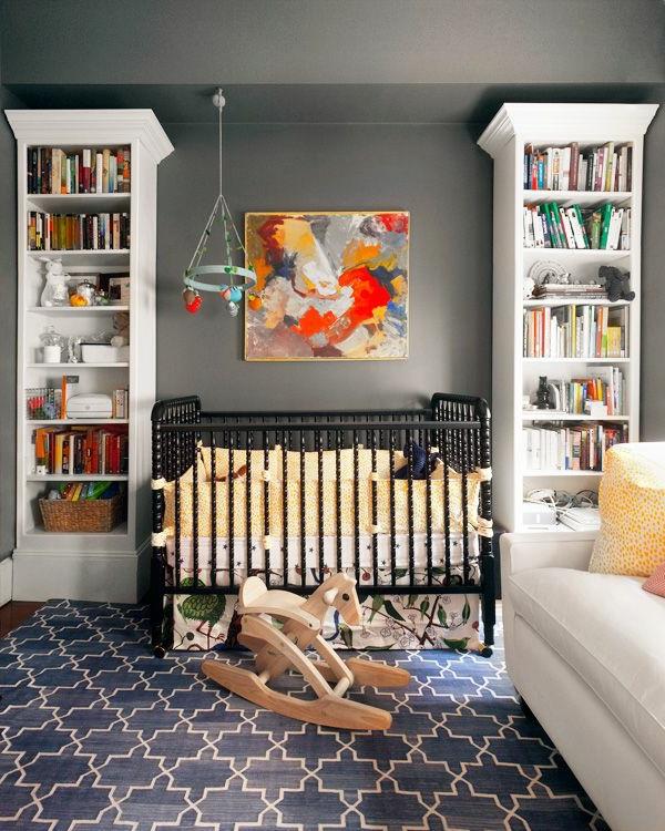 vauvan huoneen maton kuviohahmot tumma muotoilu vaaleanharmaa seinäväri