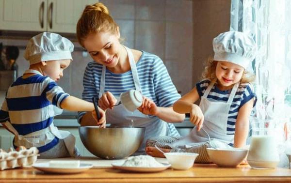 lasten kanssa leipominen karkottaa tylsyyden