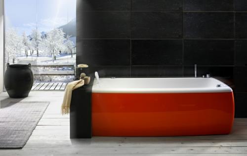 kylpyhuoneen kalusteet tummat seinälaatat punainen kylpyamme