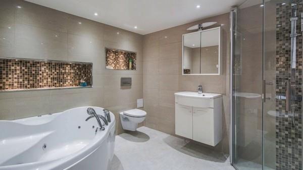 Suunnittele kylpyhuoneesi hohtavat valkoiset kylpyammeet uudelleen