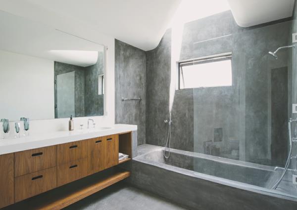 kylpyhuone ilman laattoja betoni näyttää panoraamapeililtä