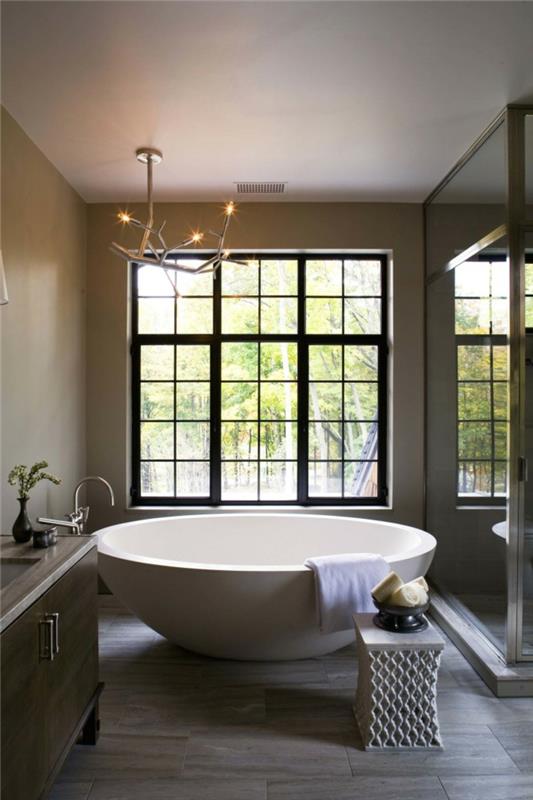 kylpyhuonekalusteet pyöreä kylpyamme ikkuna lattialaatat säilytystilaa