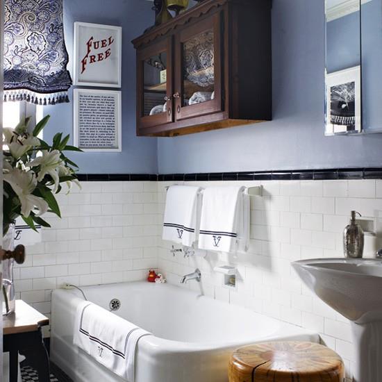 kylpyhuone maalatut kuvat kylpyhuone laatat ideoita pesuallas