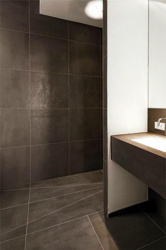 kylpyhuone ruskeat hienot lattialaatat valkoiset elementit