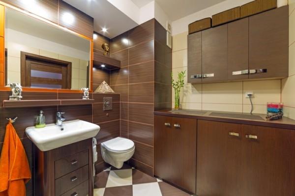 kylpyhuoneen ruskeat väriyhdistelmät tyylikäs kylpyhuone