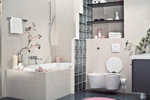 kylpyhuone sisustusideoita japanilaistyylinen kylpyamme romantiikkaa