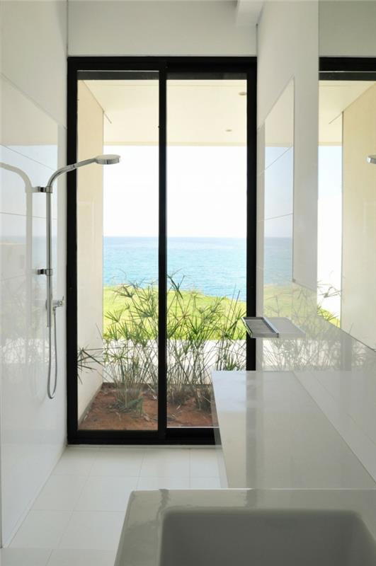 kylpyhuone suunnittelu ikkuna suihku valkoinen kylpyhuone
