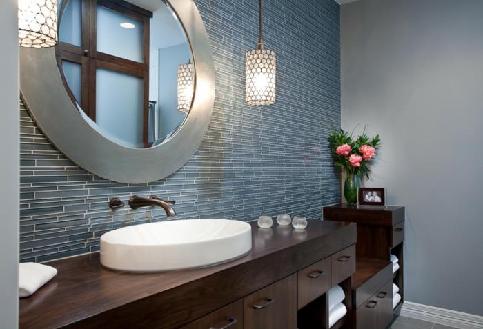 kylpyhuone suunnittelu pyöreä seinä peili kukat feng shui