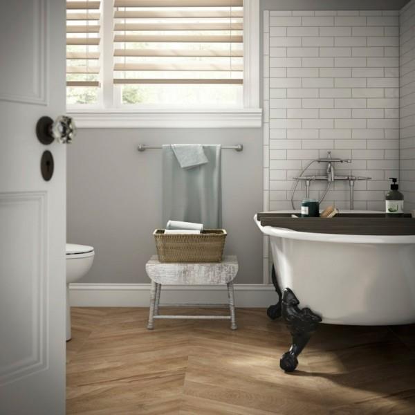 kylpyhuone harmaa vaaleanharmaa seinämaali kaunis lattia