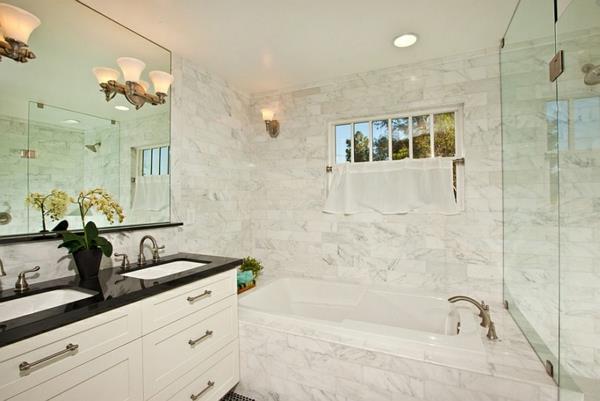 kylpyhuone ideoita värisuunnittelu mustavalkoiset seinälaatat peiliseinät