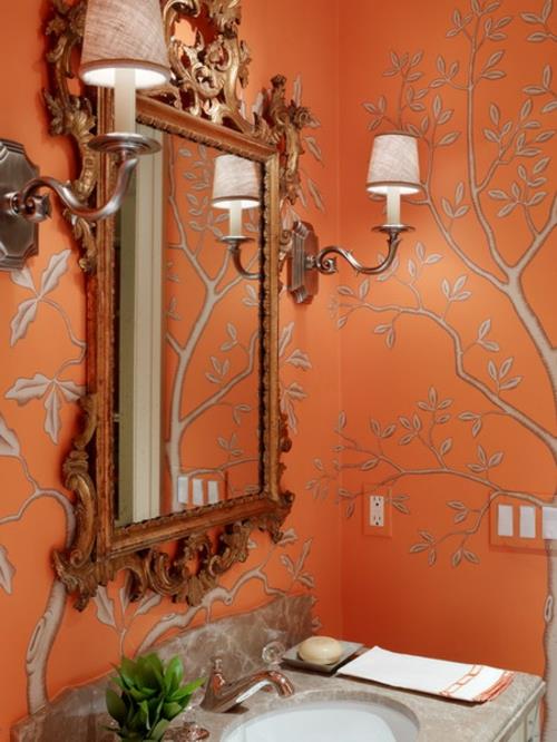 Kylpyhuoneen sisätilat ylelliset puut oranssit seinät