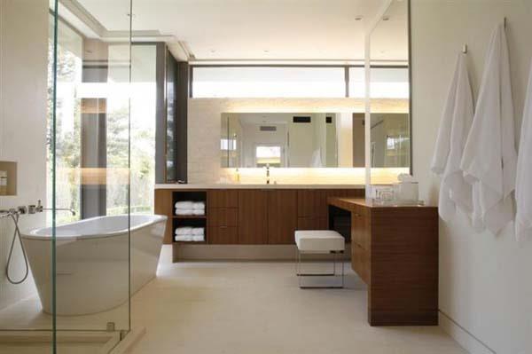 Tyylikkäät kylpyhuoneen sisustusideat lasiseinät puukalusteet