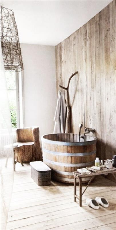 kylpyhuonekalusteet maalaistyylisessä kylpyammeessa puinen tynnyri maalaismainen