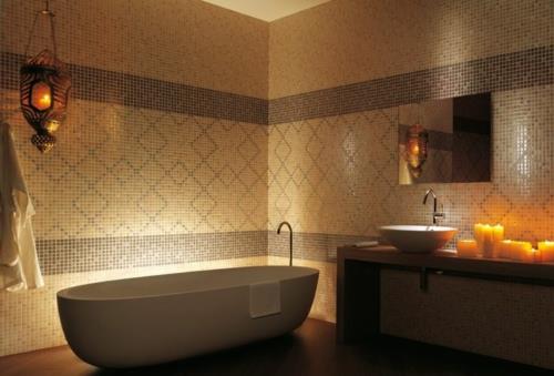 kylpyhuone romanttinen valaistus led -lamppu kylpyammeen takana