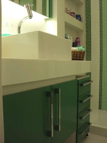 kylpyhuoneen seinän suunnittelu vihreä laatat pesuallas pohjakaappi