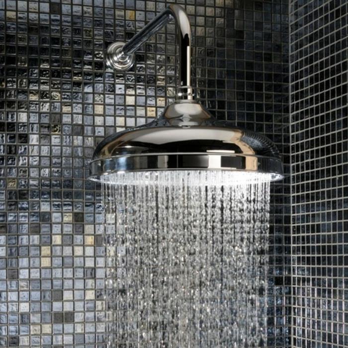 kylpyhuone laatta mosaiikki laatta suihku kylpy ideoita
