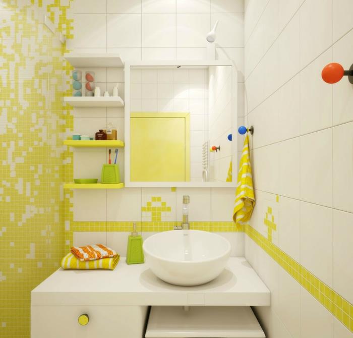 kylpyhuoneen laatat valkoiset keltaiset mosaiikkilaatat avaavat seinähyllyt
