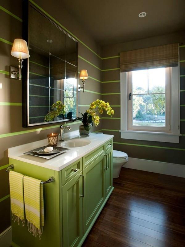 kylpyhuoneen vihreä kaappi