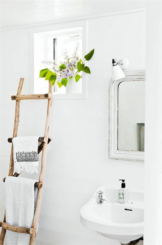 kylpyhuonehuonekalut puuhylly rakentaa puulaatikot puukalusteet puiset tikkaat pyyhehylly
