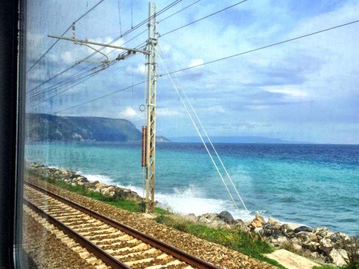 rautatie matkustaa Euroopan läpi kauniit näkymät loma