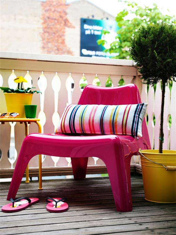 parveke suunnittelu parveke huonekalut vaaleanpunainen nojatuoli muovilevy metalli kukkaruukut keltainen