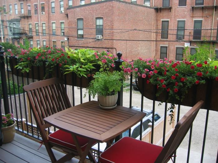 parveke suunnittelu puutarha parveke huonekalut punaiset istuintyynyt