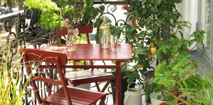 suunnittele parvekevinkit taitettavat parvekekalusteet tuoli pöytä sitruunapuut yrtit