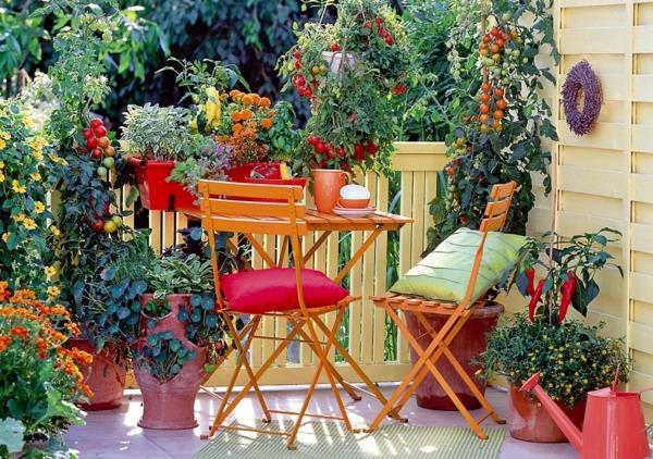 parveke suunnittelu värilliset kasvit taitettavat tuolit