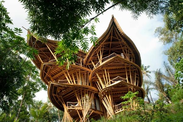 bambu puu talot bali kestävä rakennus
