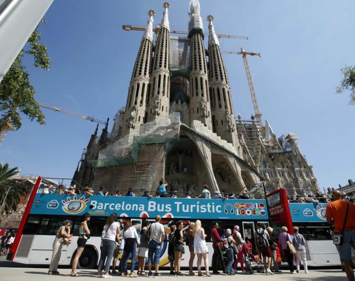 barcelona nähtävyydet sagrada familia rakentaminen