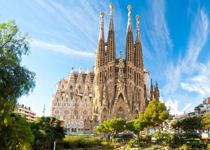 barcelona mielenkiintoisia paikkoja sagrada familia gaudi arkkitehtuuri goottilainen