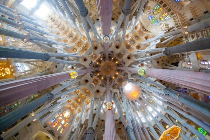 barcelona nähtävyydet katedraali sagrada familia sisustus
