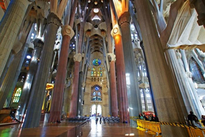 barcelona-maamerkit-sagrada-familia-katedraali-antonio-gaudi