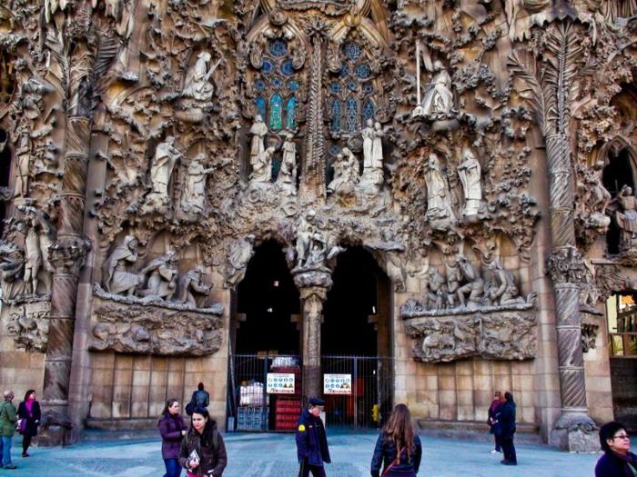 barcelona maamerkit sagrada familia katedraali pääsisäänkäynti