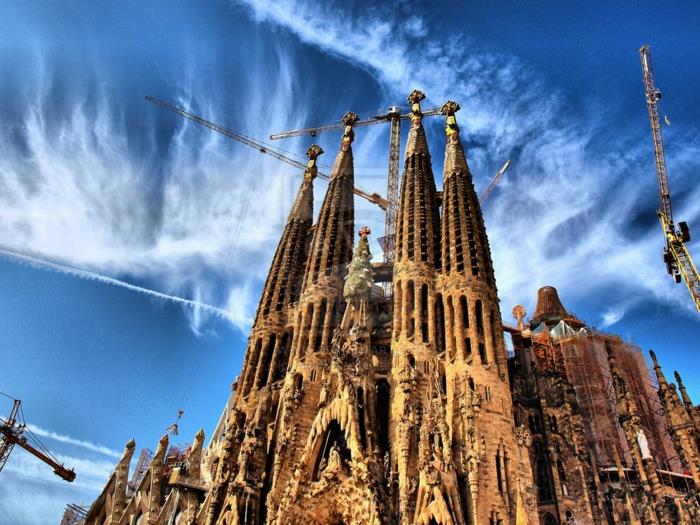 barcelona maamerkit sagrada familia katedraali modernistinen arkkitehtuuri gaudi