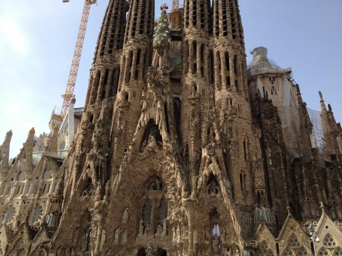 barcelona nähtävyydet sagrada familia katedraali koristeet goottilainen
