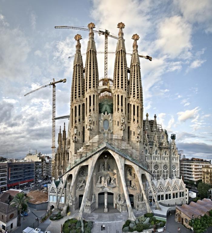 barcelona maamerkit sagrada familia remontit