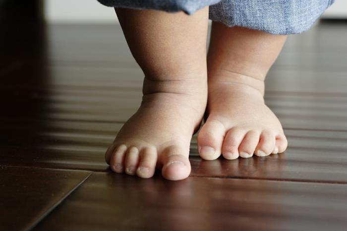 paljain jaloin terveellinen elämä tärkein asia on terveellinen elämä terve jalkahoito jalkojen hoito vauva