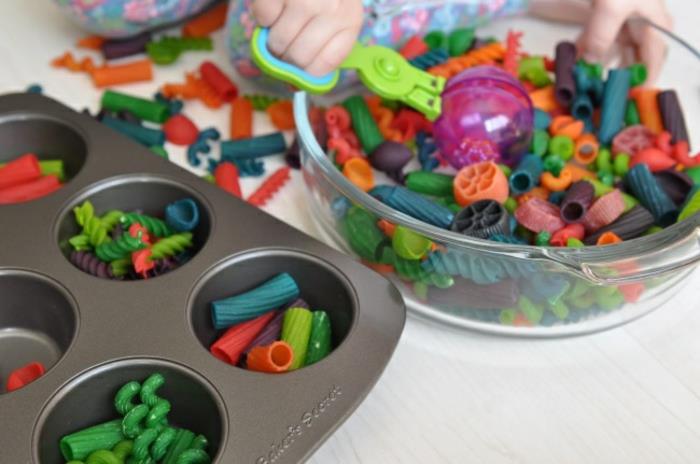 Käsityöt lasten kanssa käsityöideoita diy -ideoita lasten pelejä vesipainikerasia dekantti tarra pasta