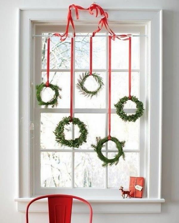 Käsityöideoita ikkunoille Joulukoristeiden seppele vihreä